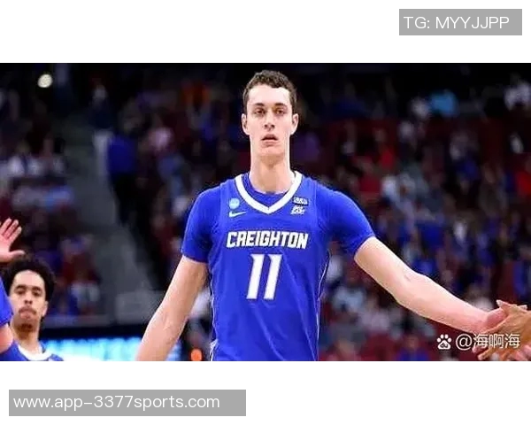 新秀卡尔克布伦纳半场表现抢眼2中2斩获8分3篮板1抢断1盖帽