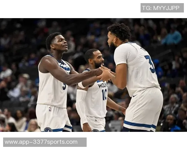 爱德华兹谈与兰德尔的默契配合新赛季展现更多精彩瞬间